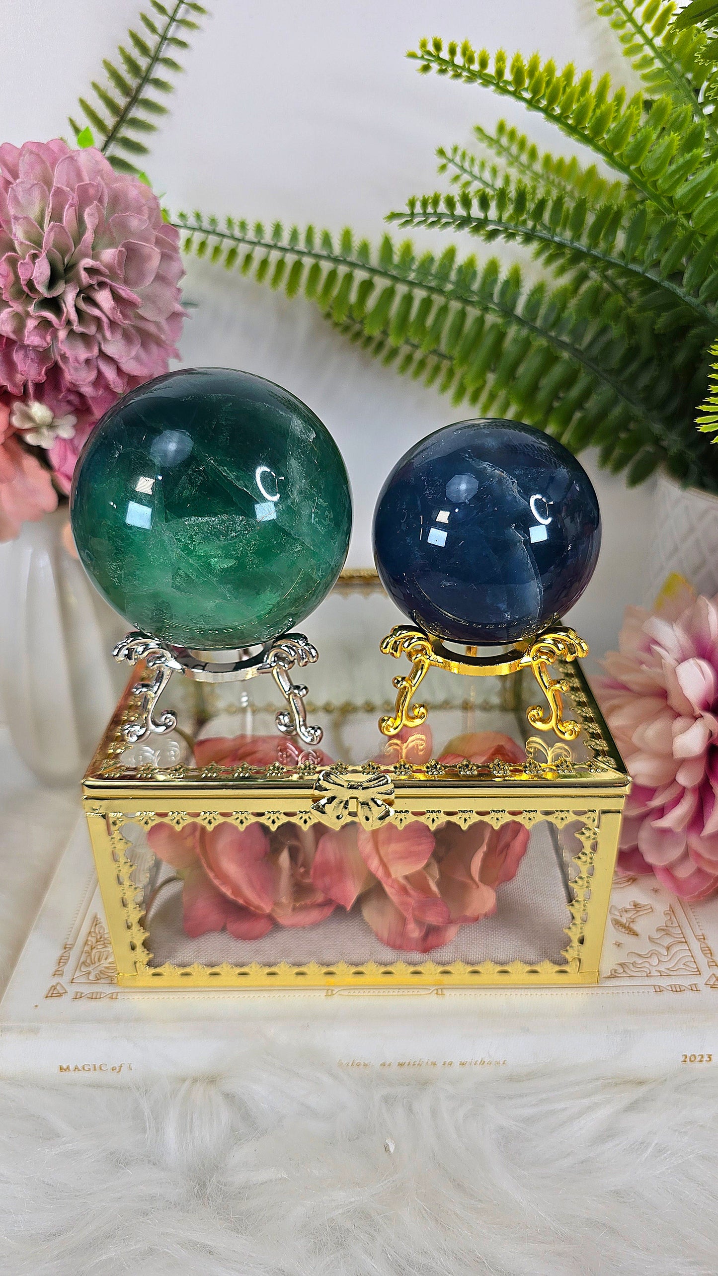 Sphere Stand "Cauldron" Gold or Silver