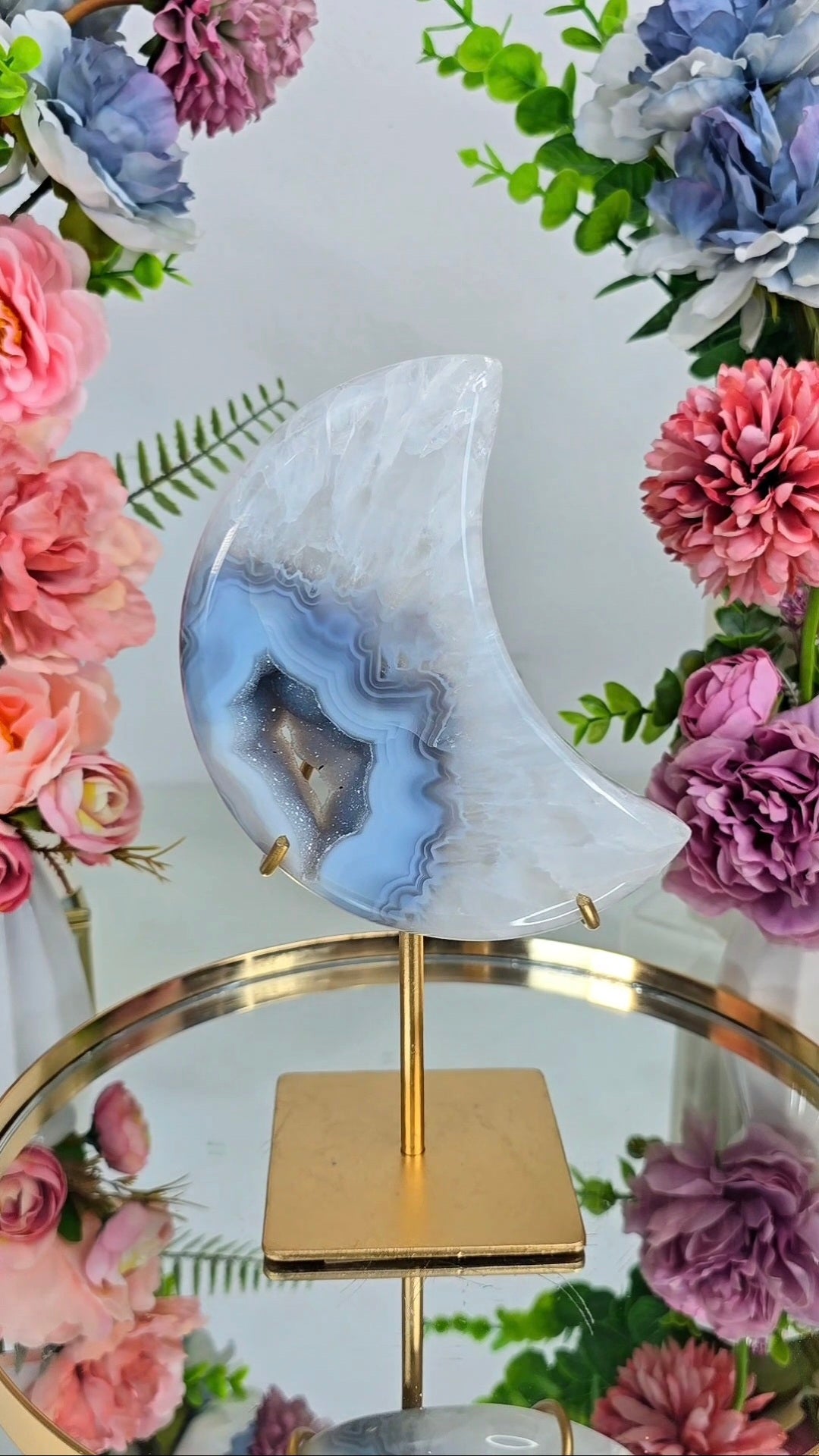 Druzy Agate Moon on stand CM308