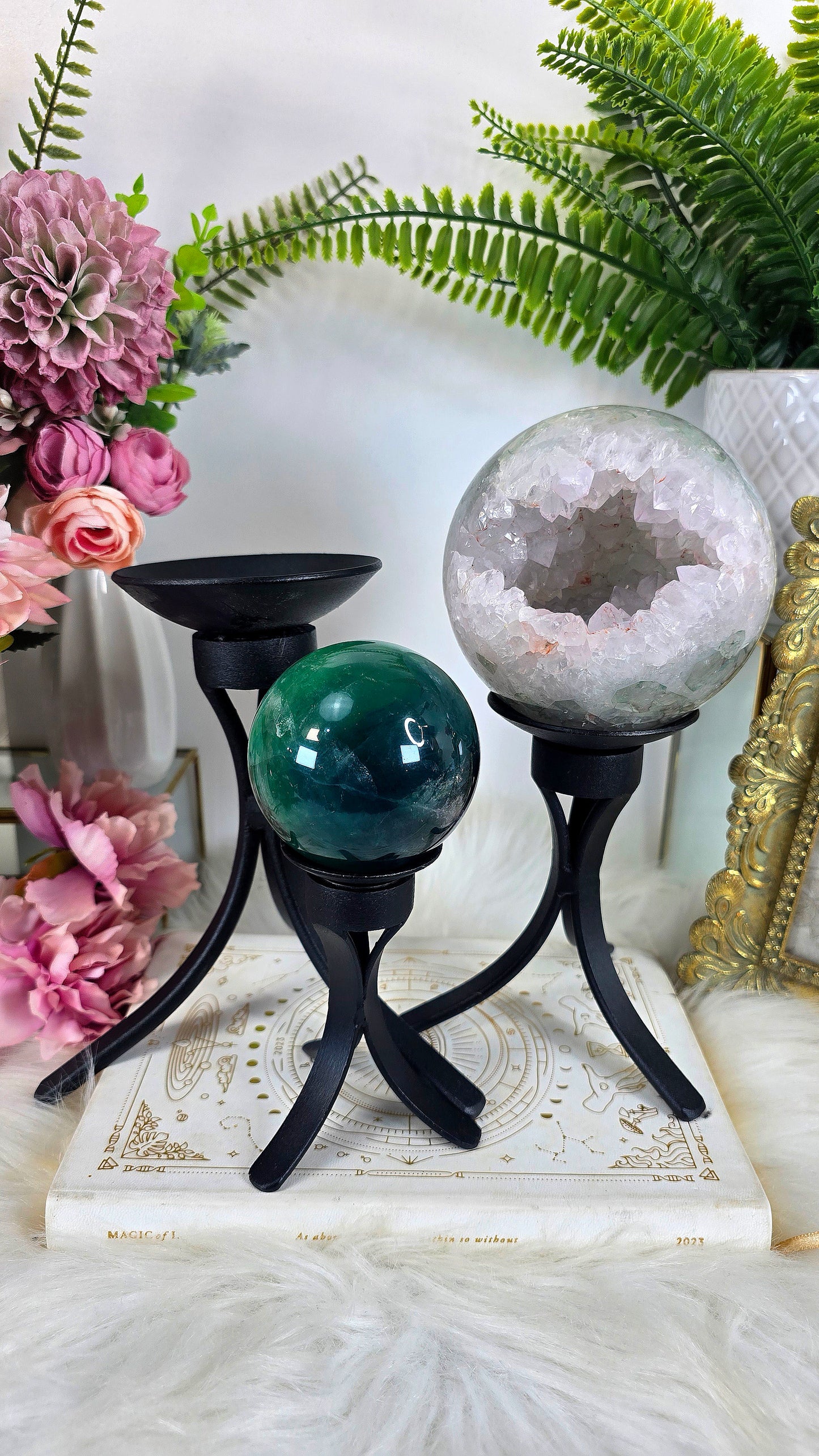 Metal Spinning Sphere Stand / 3 Sizes
