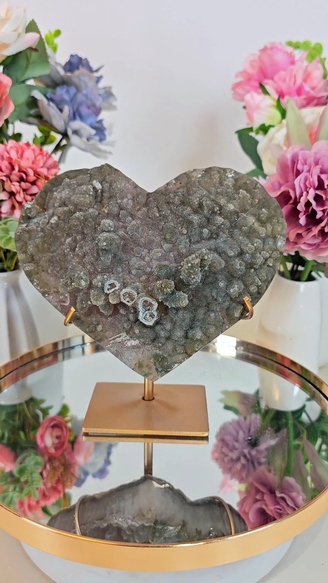 Sugar Druzy green Zeolite Heart on stand H05