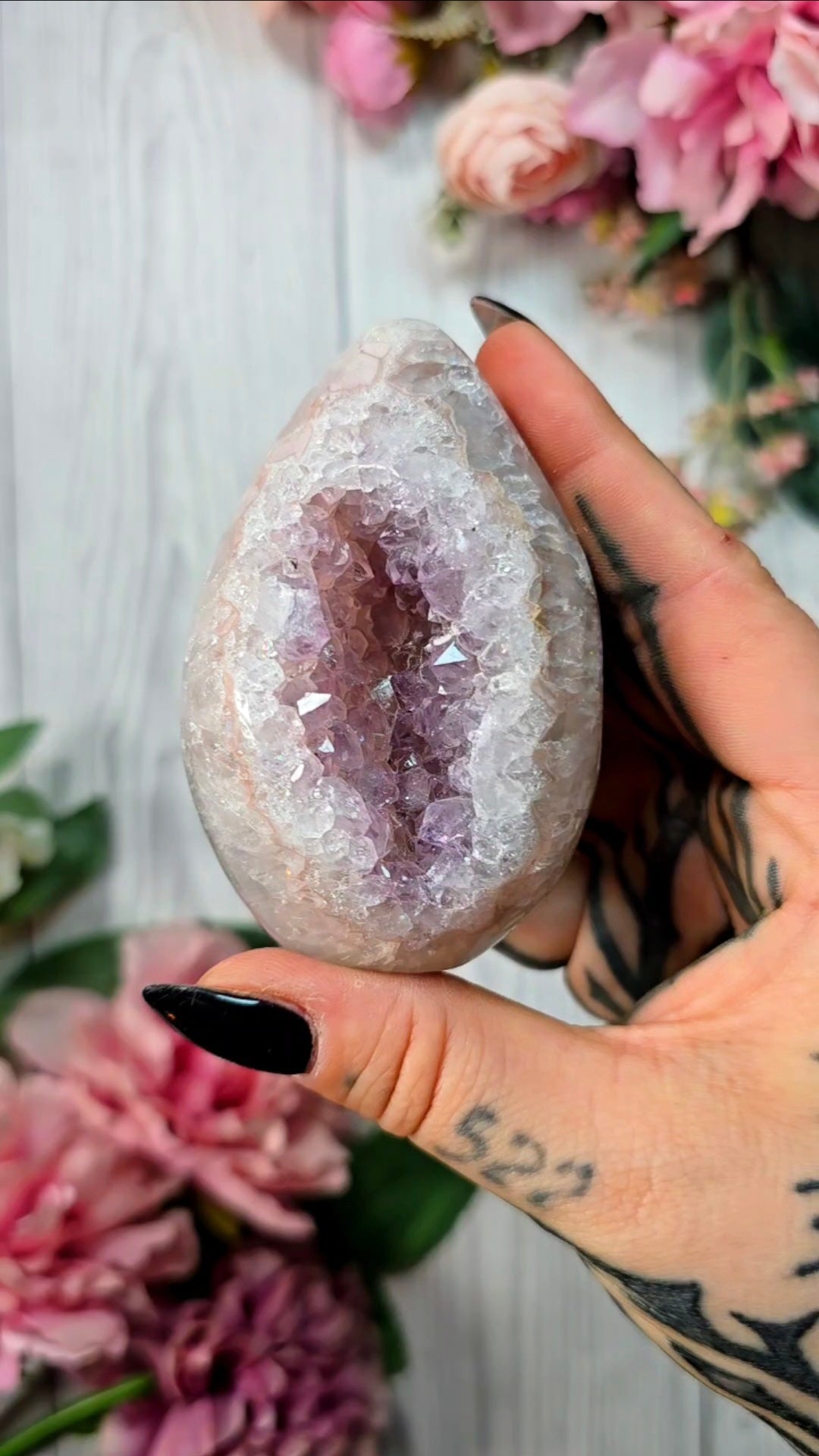 Druzy Quartz / Amethyst Flame / Egg 02
