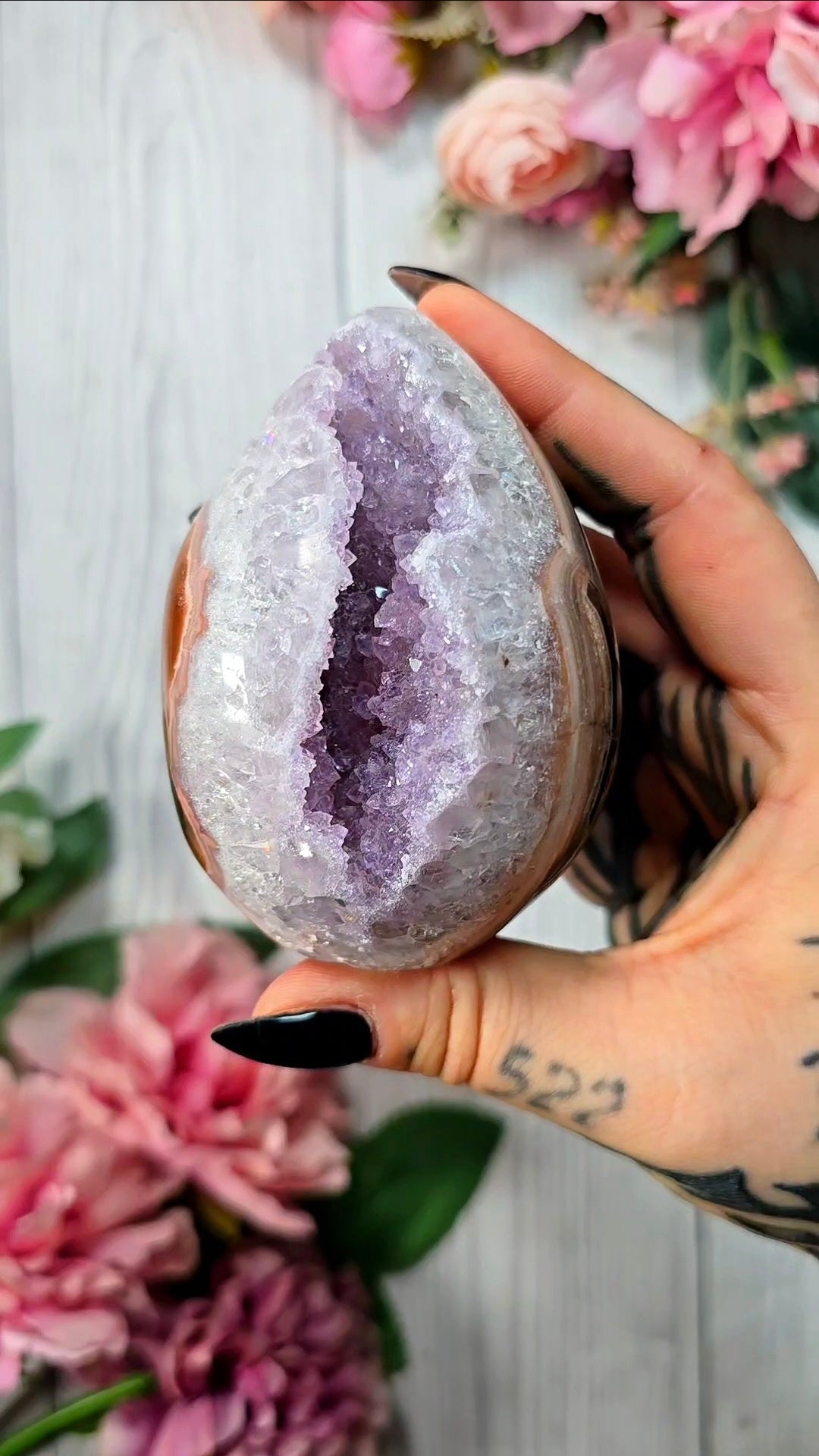 Druzy Quartz / Amethyst Flame / Egg 04