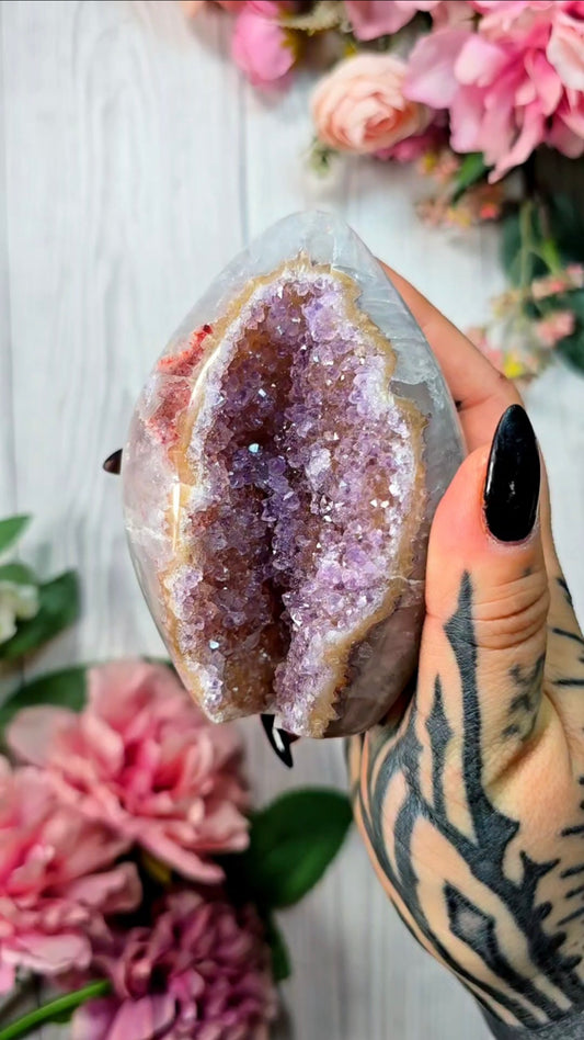 Druzy Quartz / Amethyst Flame / Egg 05