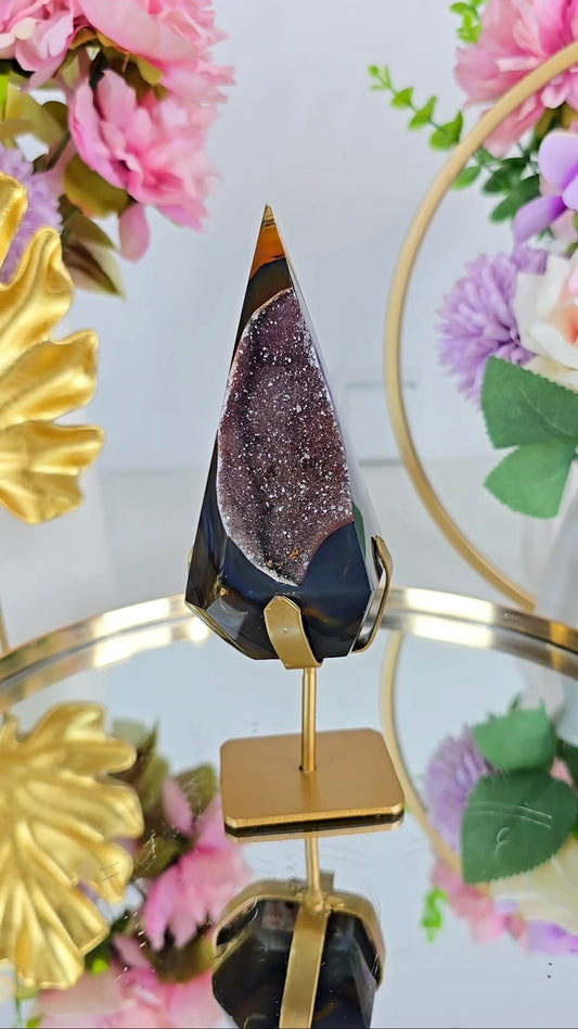 Druzy Agate Flame / Pyramid / Diamond shape on stand D04