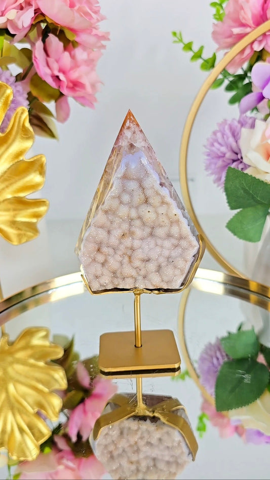 Druzy Agate Flame / Pyramid / Diamond shape on stand D05
