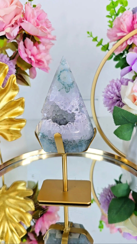 Druzy Quartz Flame / Pyramid / Diamond shape on stand D07