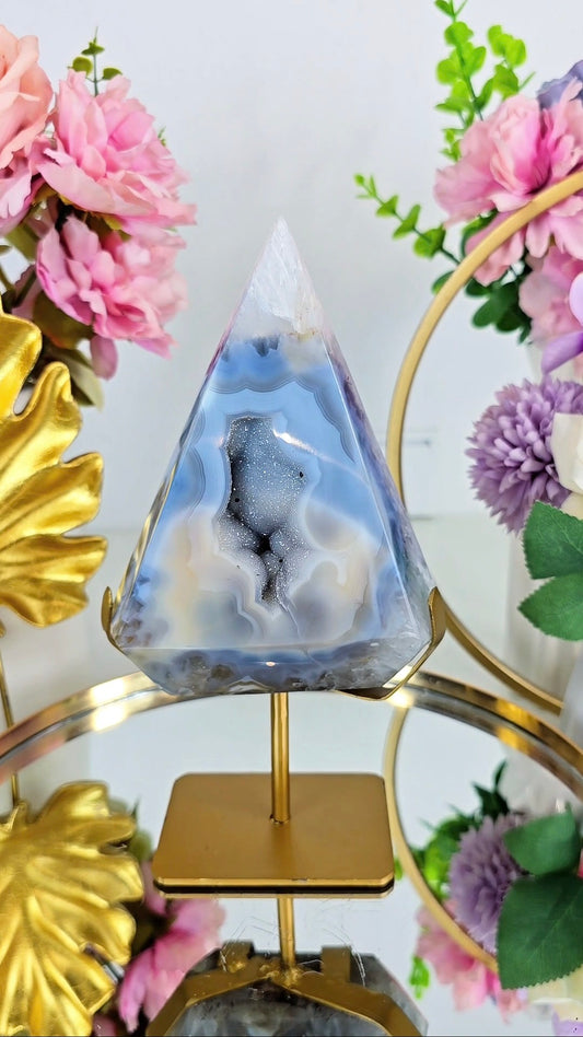 Druzy Agate Flame / Pyramid / Diamond shape on stand D14