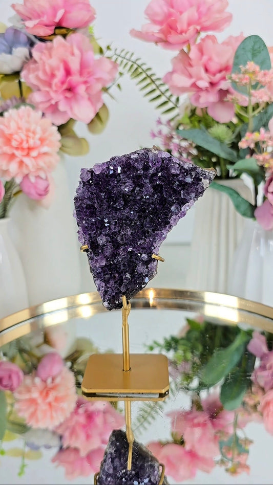 Druzy Amethyst on stand A06