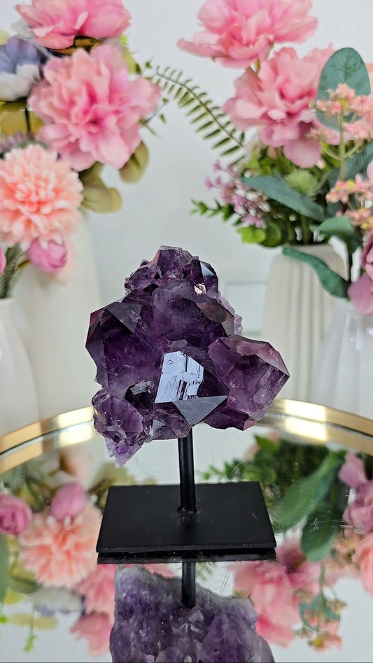 Druzy Amethyst Point Formation on stand A08