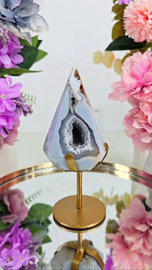 Druzy Agate Flame / Pyramid / Diamond shape on stand D18