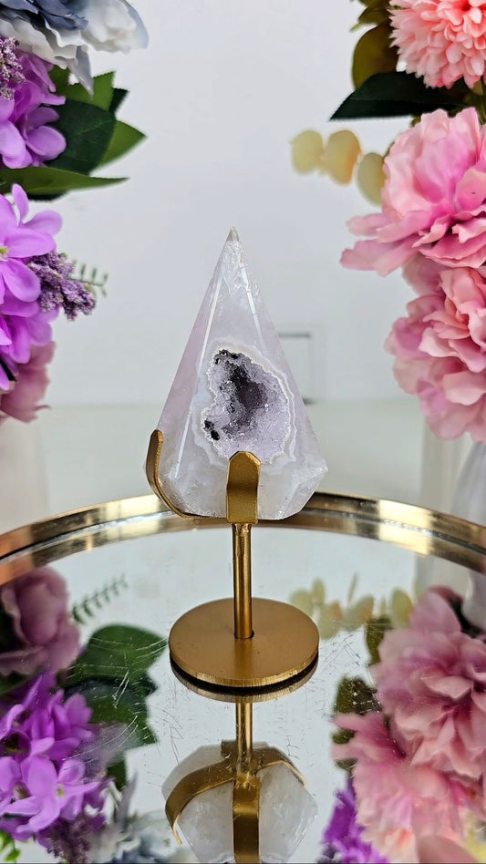 Druzy Agate Flame / Pyramid / Diamond shape on stand D16