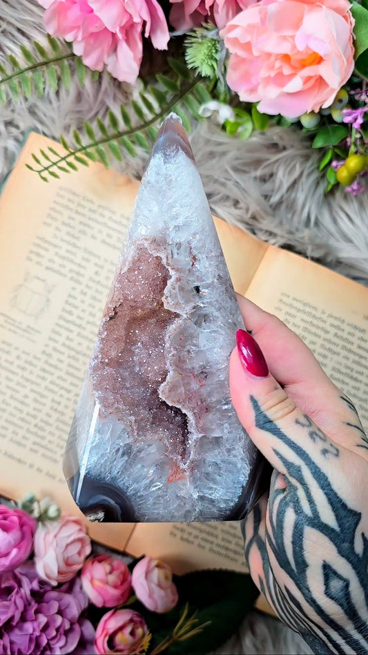 Druzy Rainbow Amethyst Flame / Pyramid / Diamond shape D22