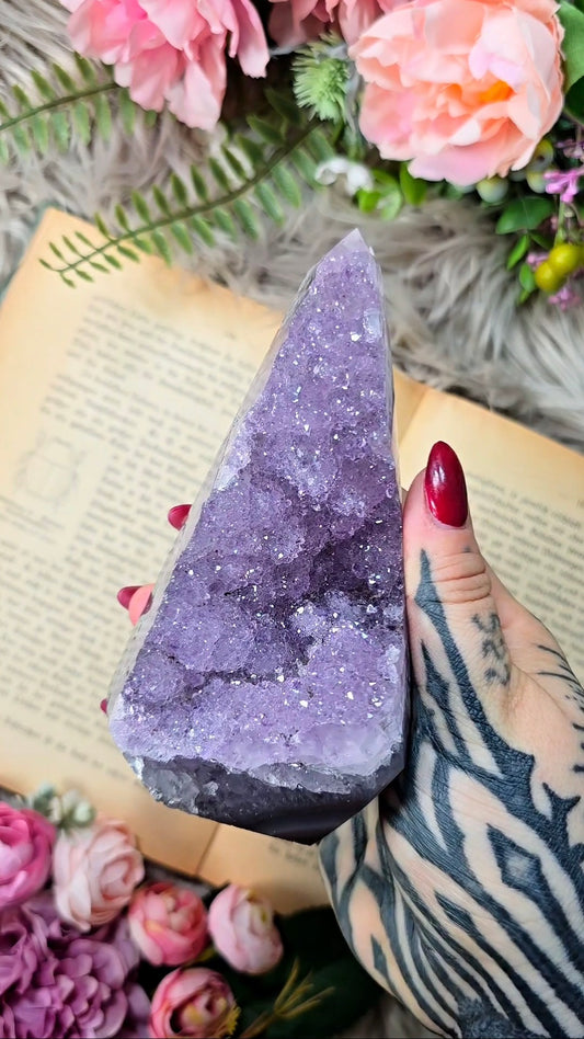 Druzy Amethyst Flame / Pyramid / Diamond shape D21