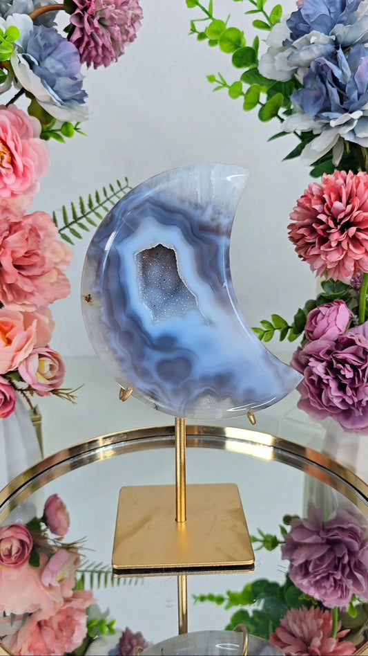 Druzy Agate Moon on stand CM309