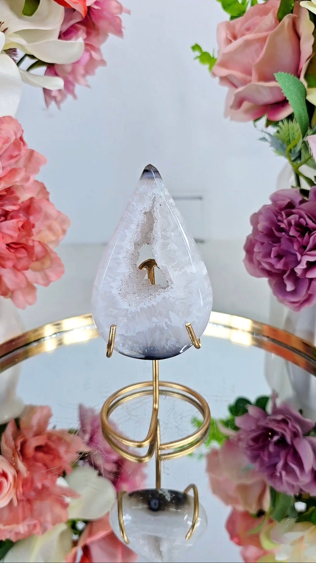 Druzy Agate Drop on stand D04