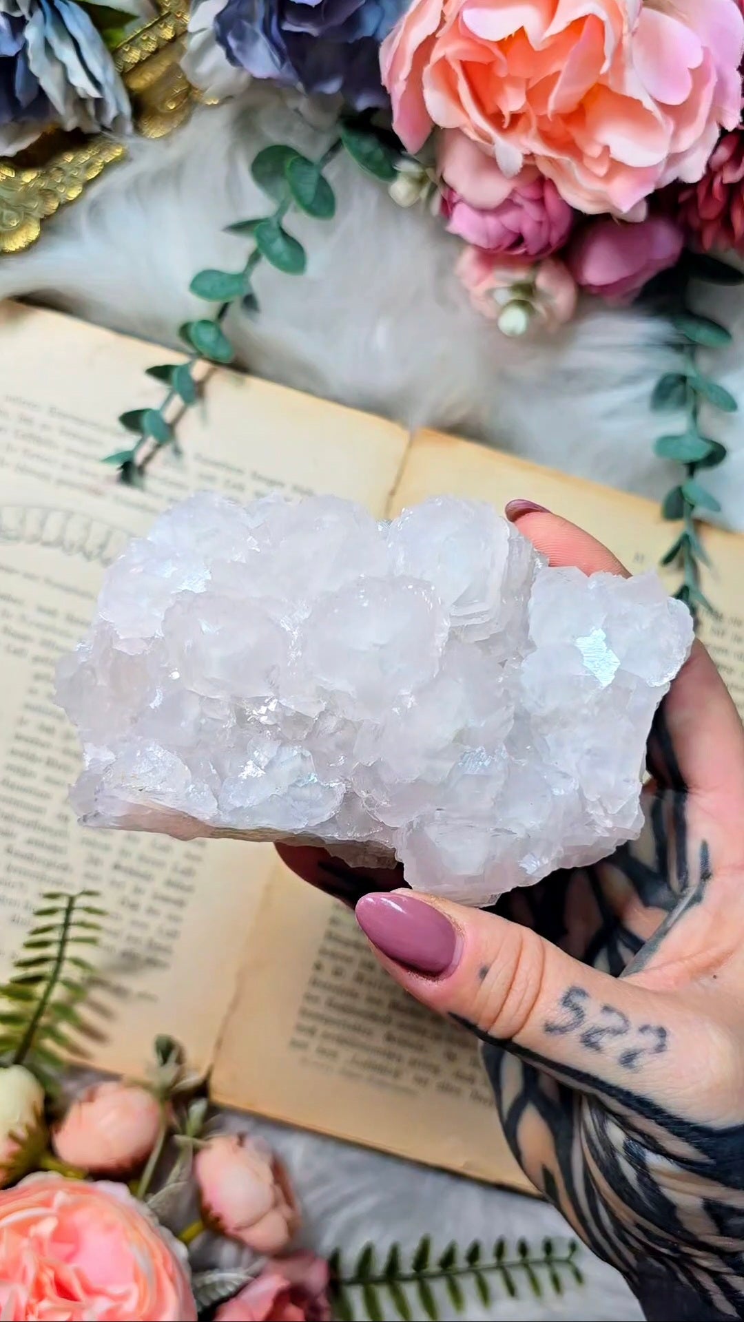 UV reactive Mangano Calcite