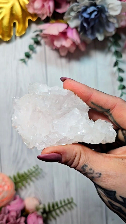 UV reactive Mangano Calcite