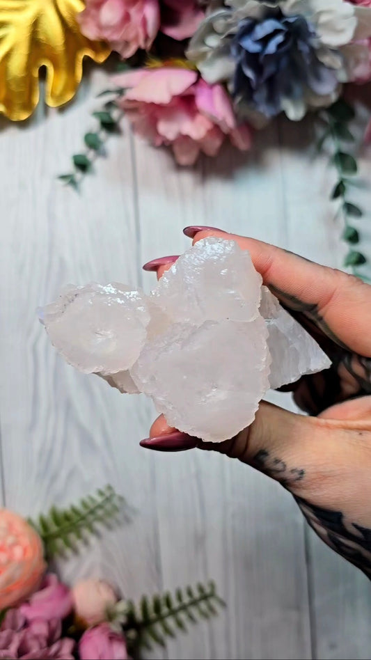 UV reactive Mangano Calcite