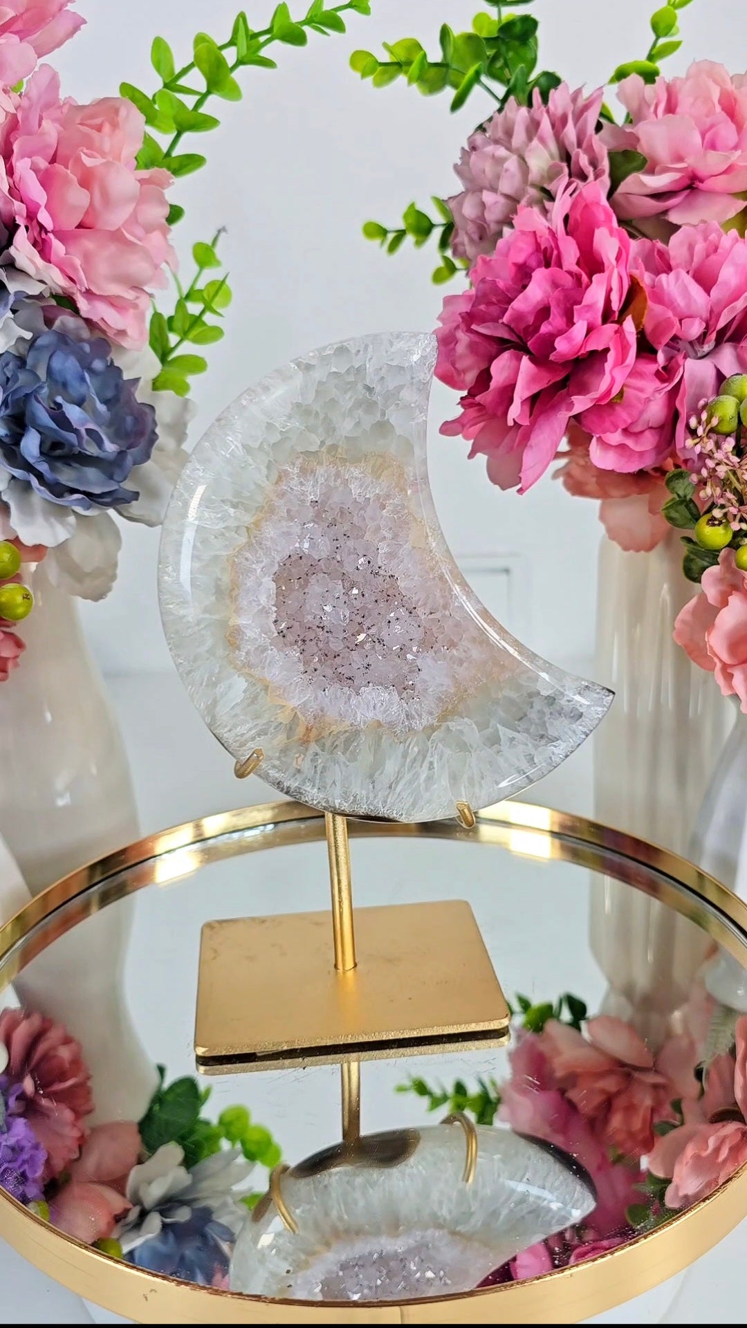 Druzy Agate Moon on stand CM321