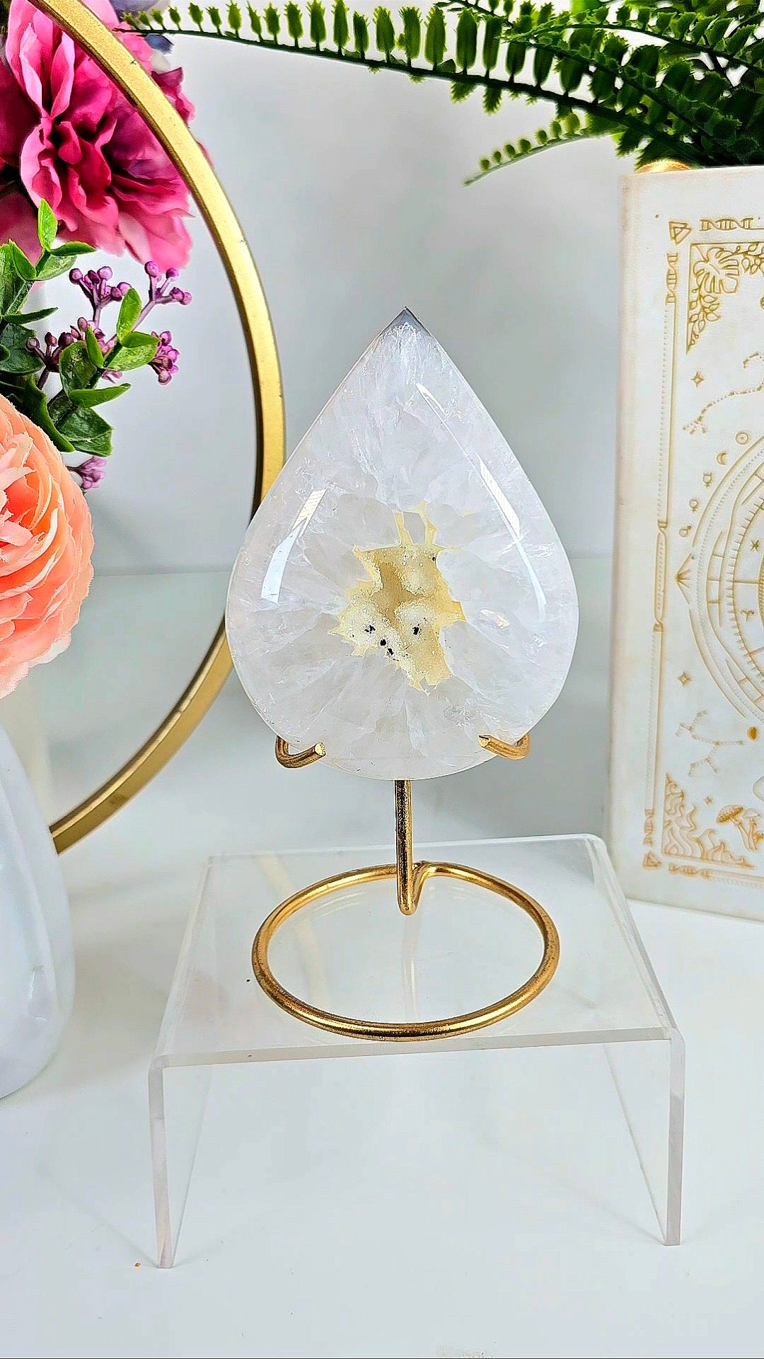 Druzy Quartz / Agate Drop on stand D10