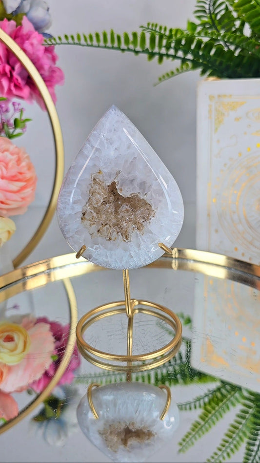 Druzy Quartz Drop on stand D11