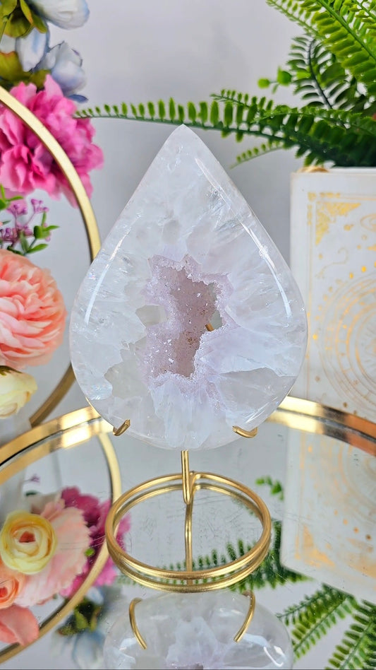 Druzy Quartz Drop on stand D12