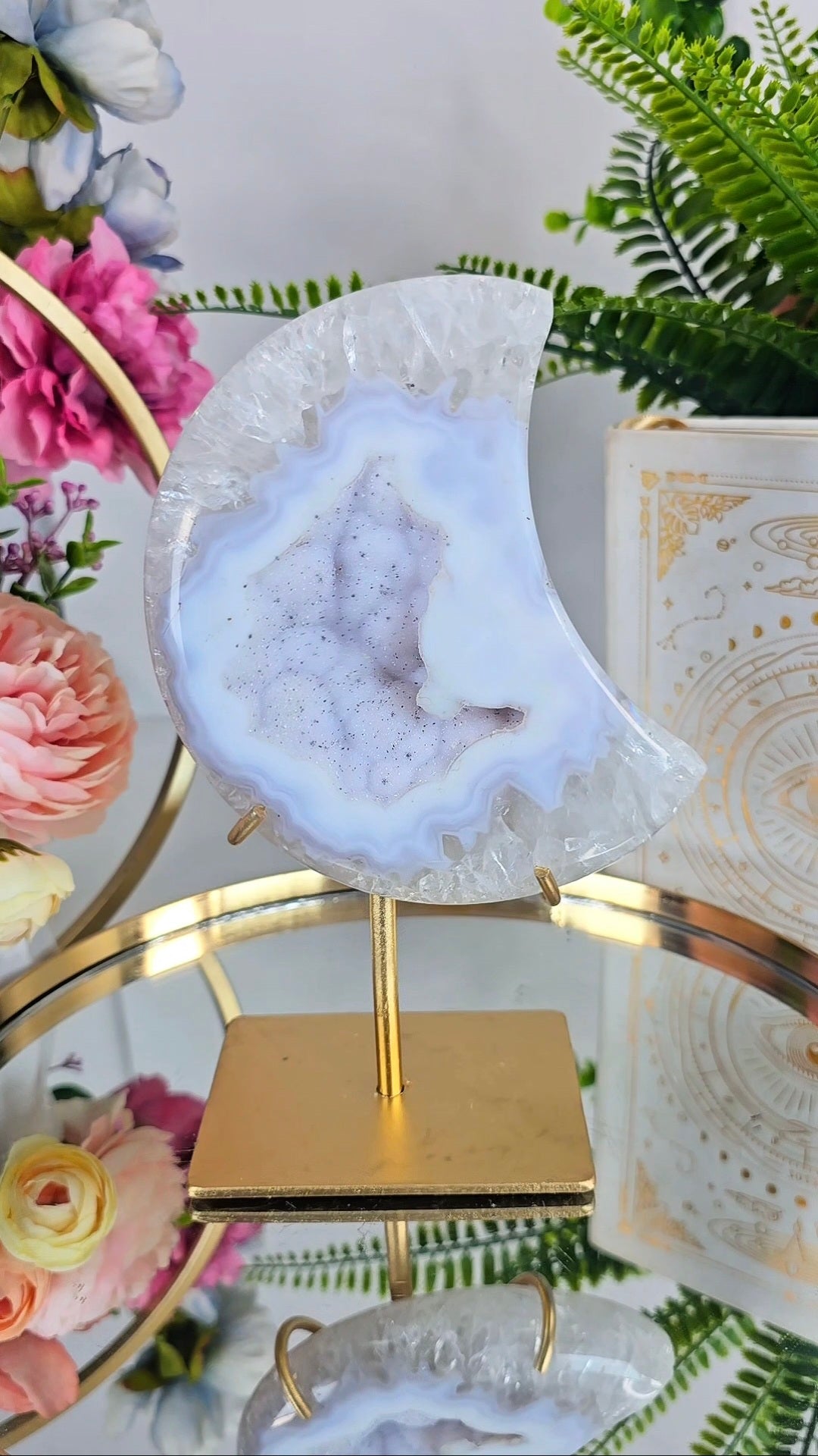 Druzy Agate Moon on stand CM328