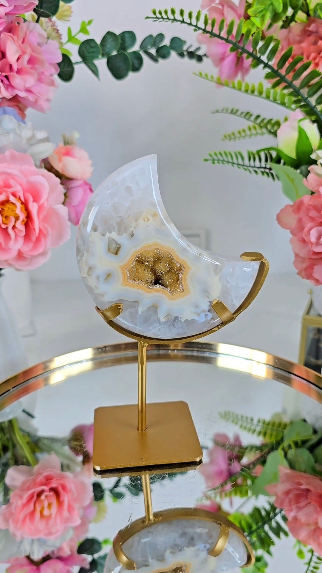 Druzy Agate Moon on stand CM331