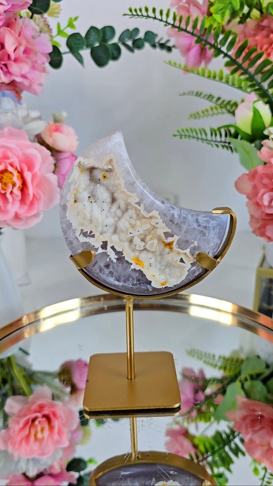 Druzy Agate Moon on stand CM335