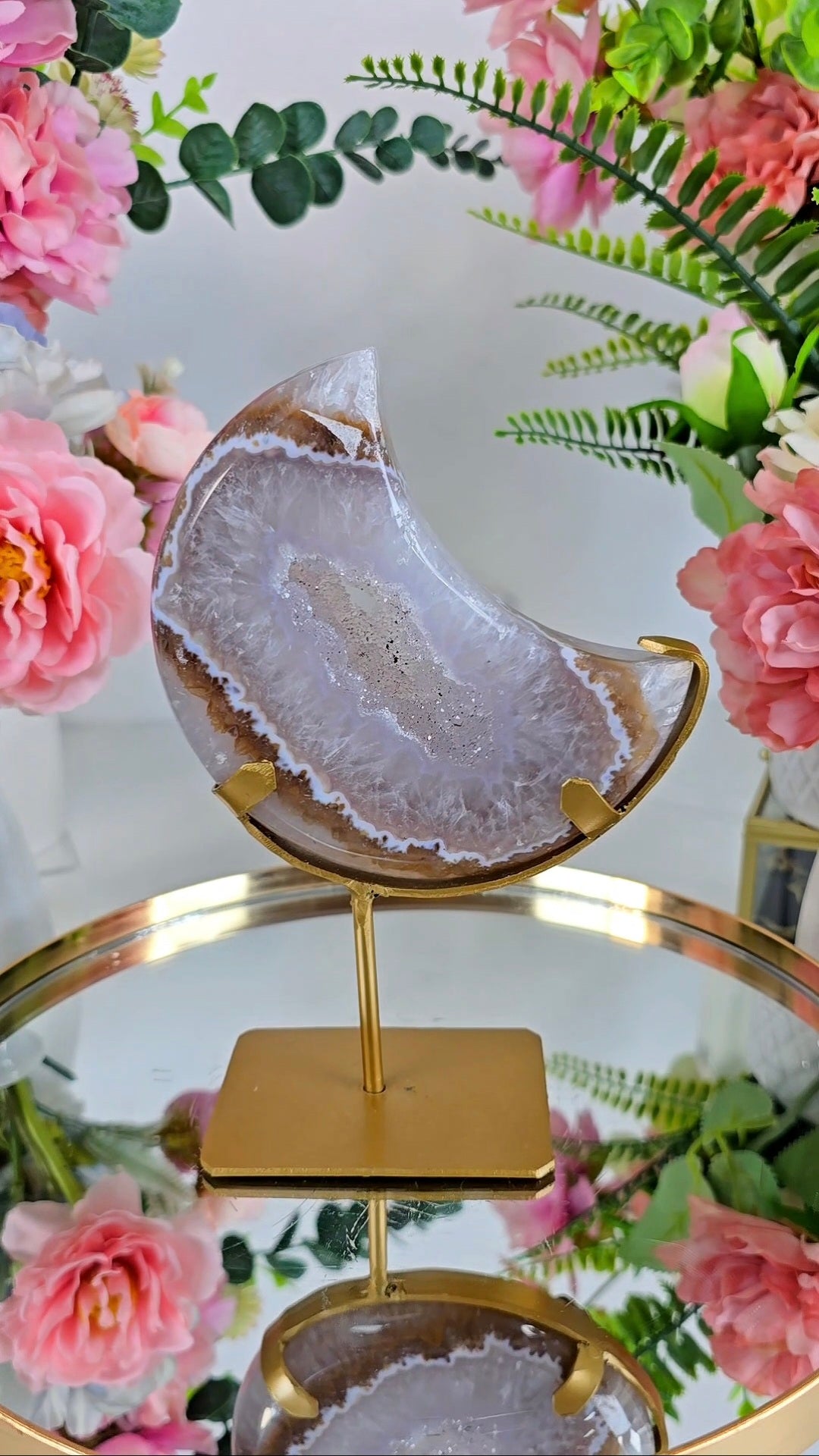 Druzy Agate Moon on stand CM336