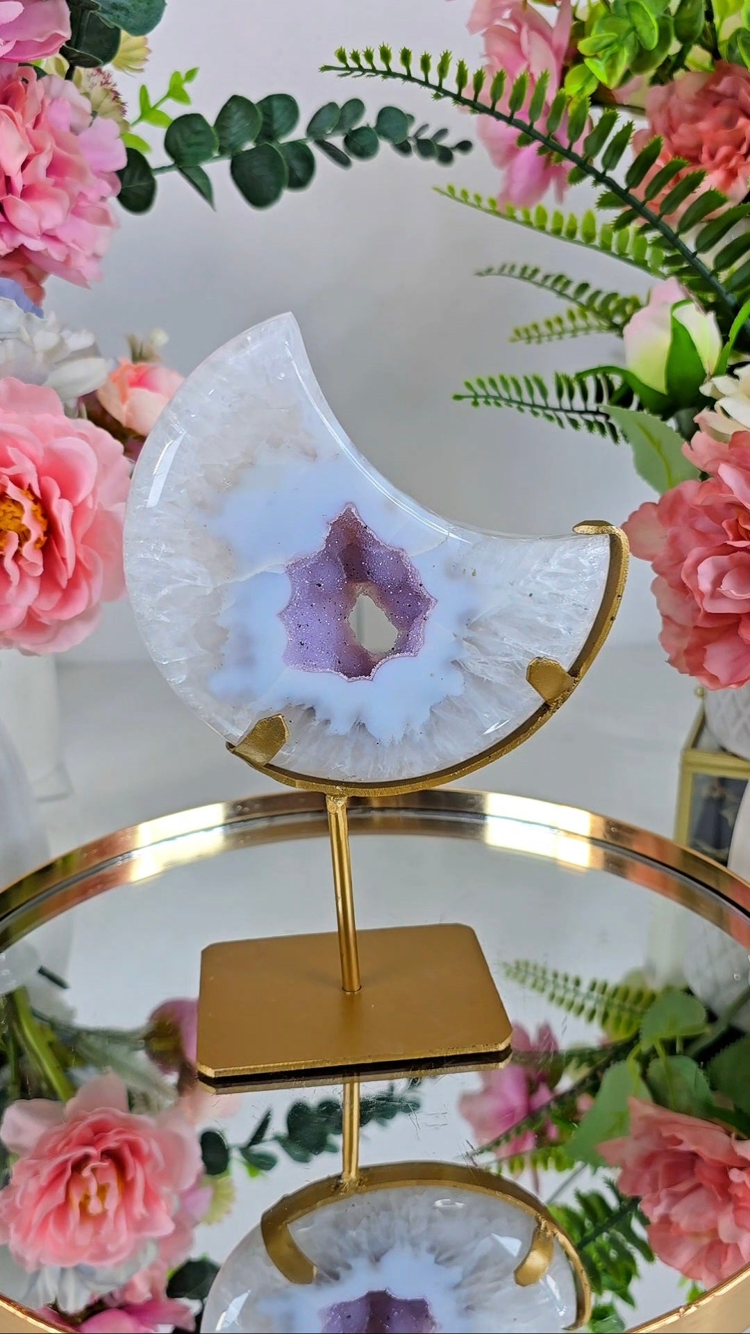 Druzy Agate Moon on stand CM339