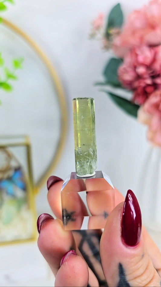 Heliodor Specimen on Base 02