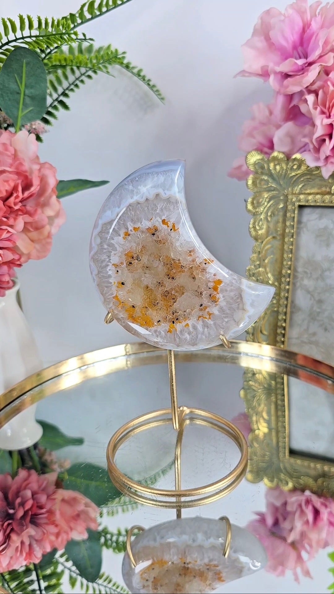 Druzy Agate Moon on stand CM346