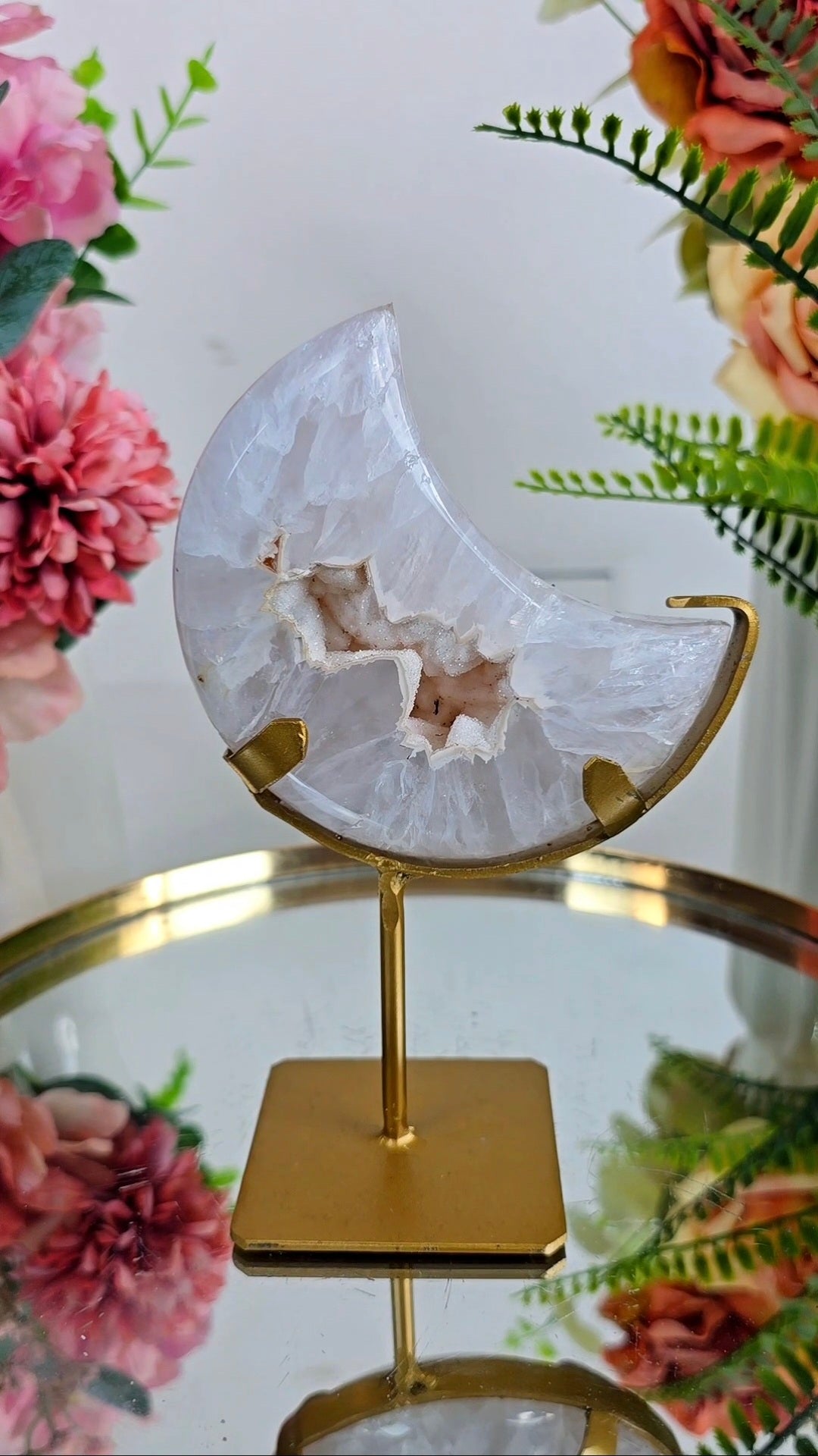 Druzy Agate Moon on stand CM349