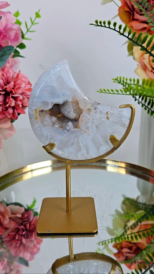 Druzy Agate Moon on stand CM350