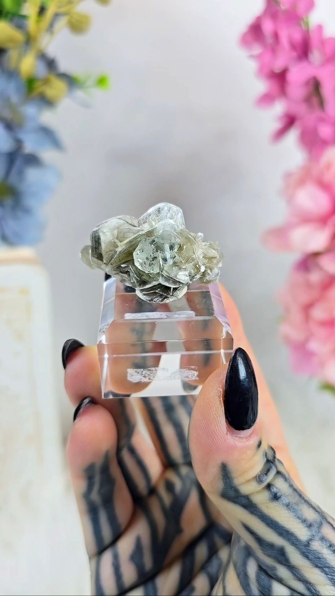 Fluorite on Muscovite Flower 20
