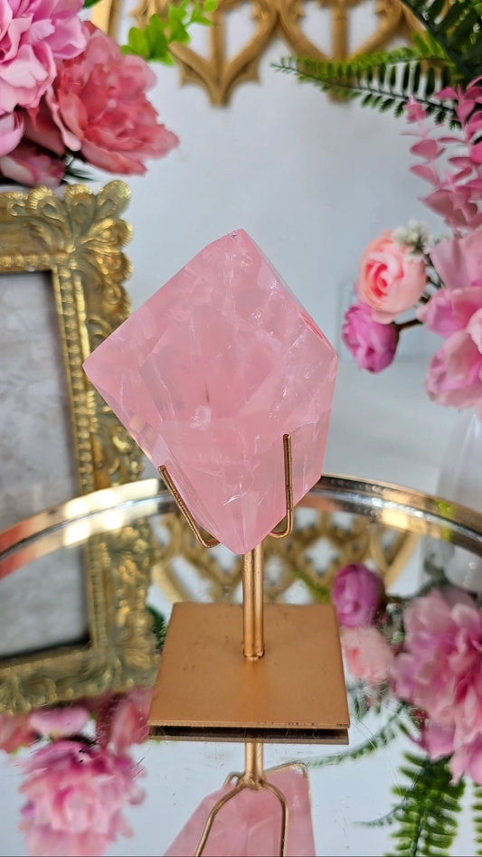 High Quality Rosequartz Freeform on stand 04