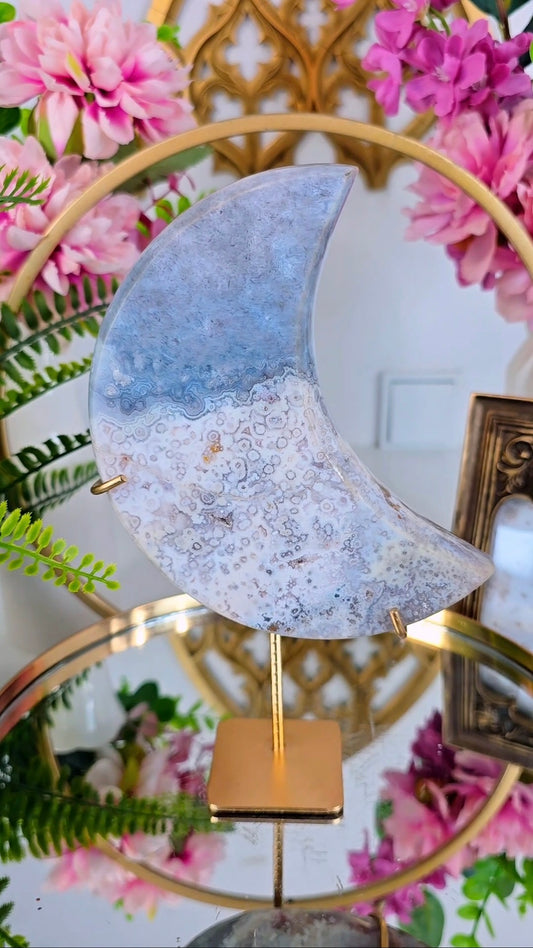 Pink Amethyst Moon on stand CM382