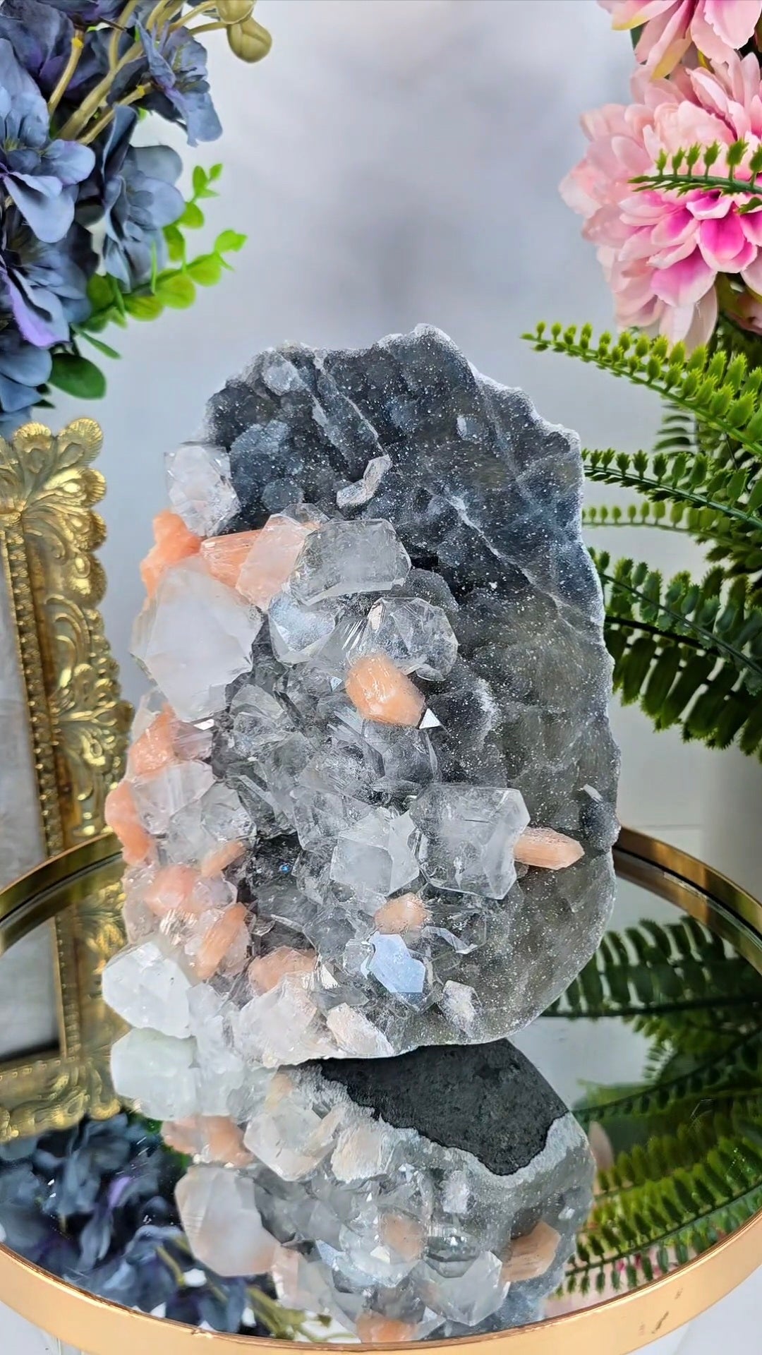 BIG Chalcedony with Apophyllite and Stilbite 02