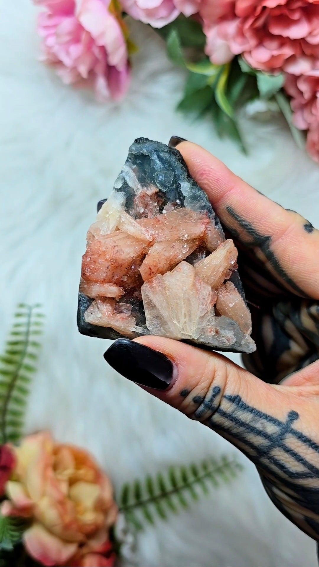 Stilbite on Chalcedony