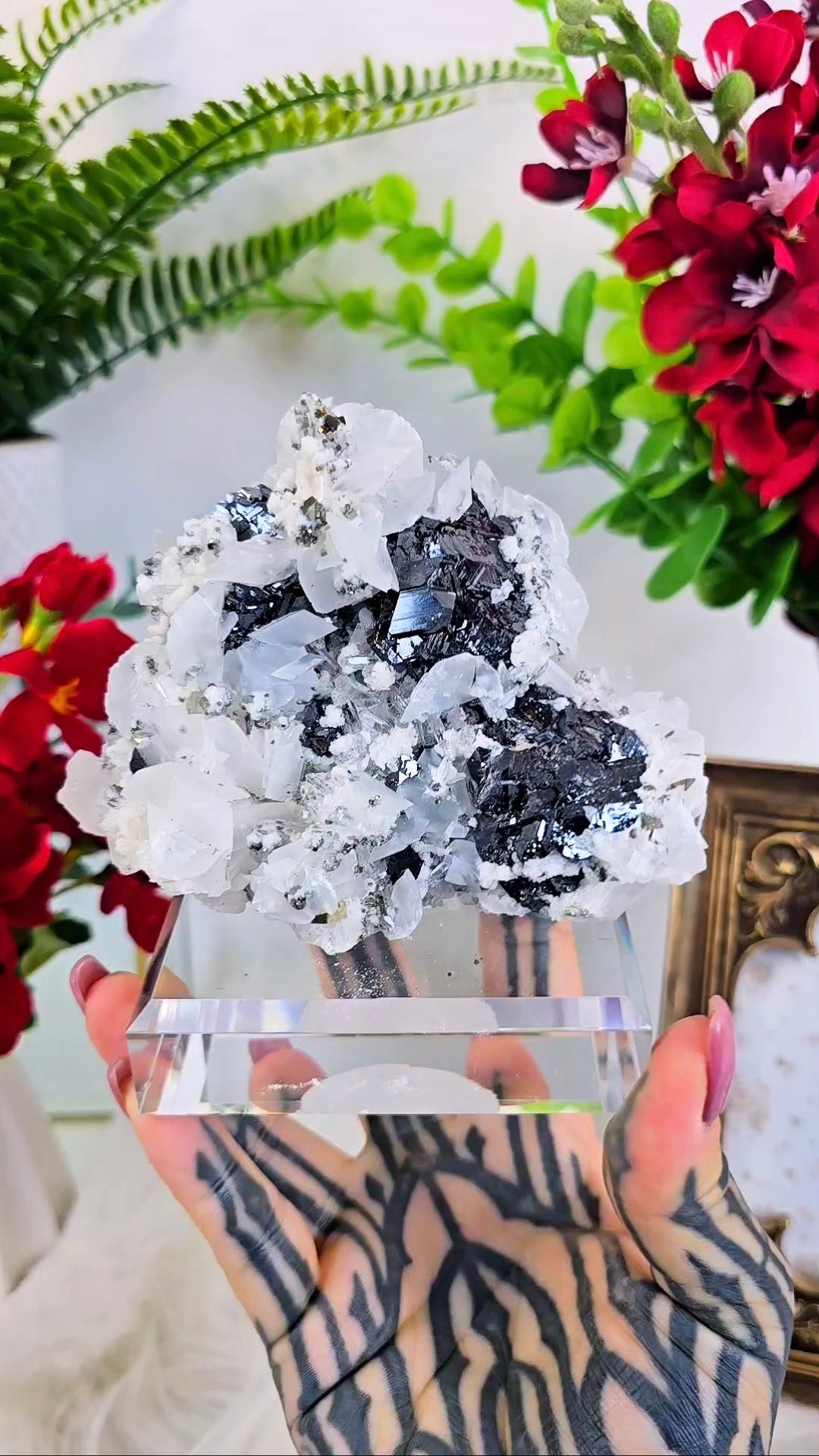 Sphalerite with Calcite and Pyrite