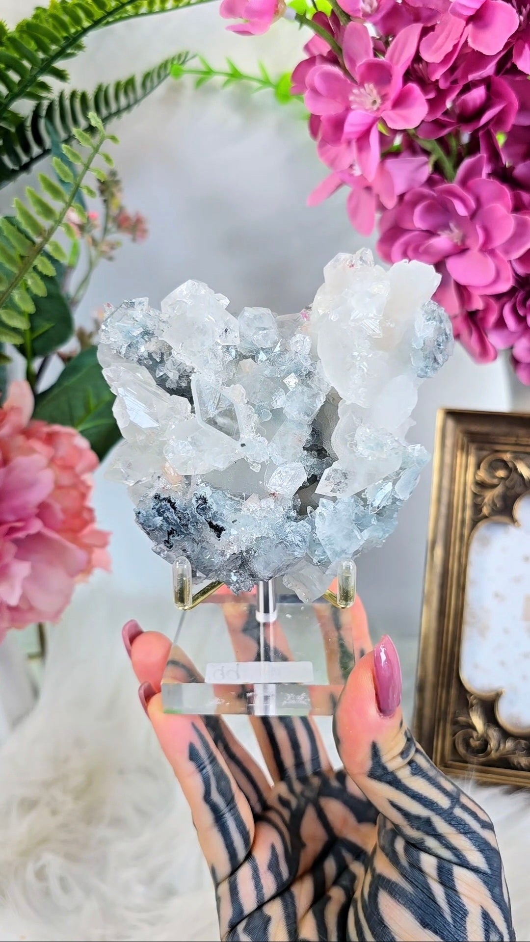 Chalcedony with Diamond Apophyllite and Calcite 06