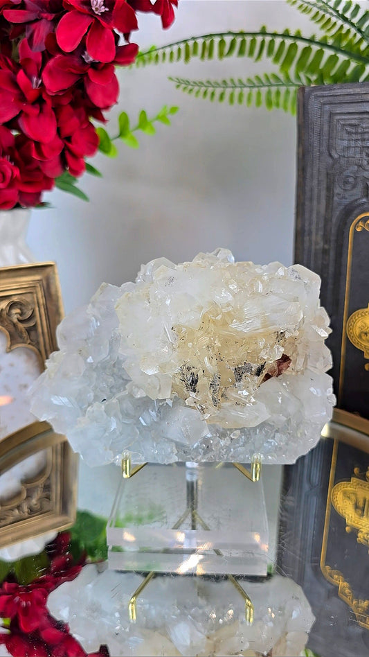 Sparkly Chalcedony with Calcite and Apophyllite 12