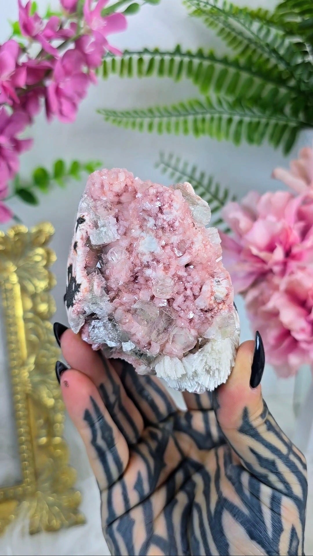 Pink Heulandite with Green Apophyllite (freestanding) 09