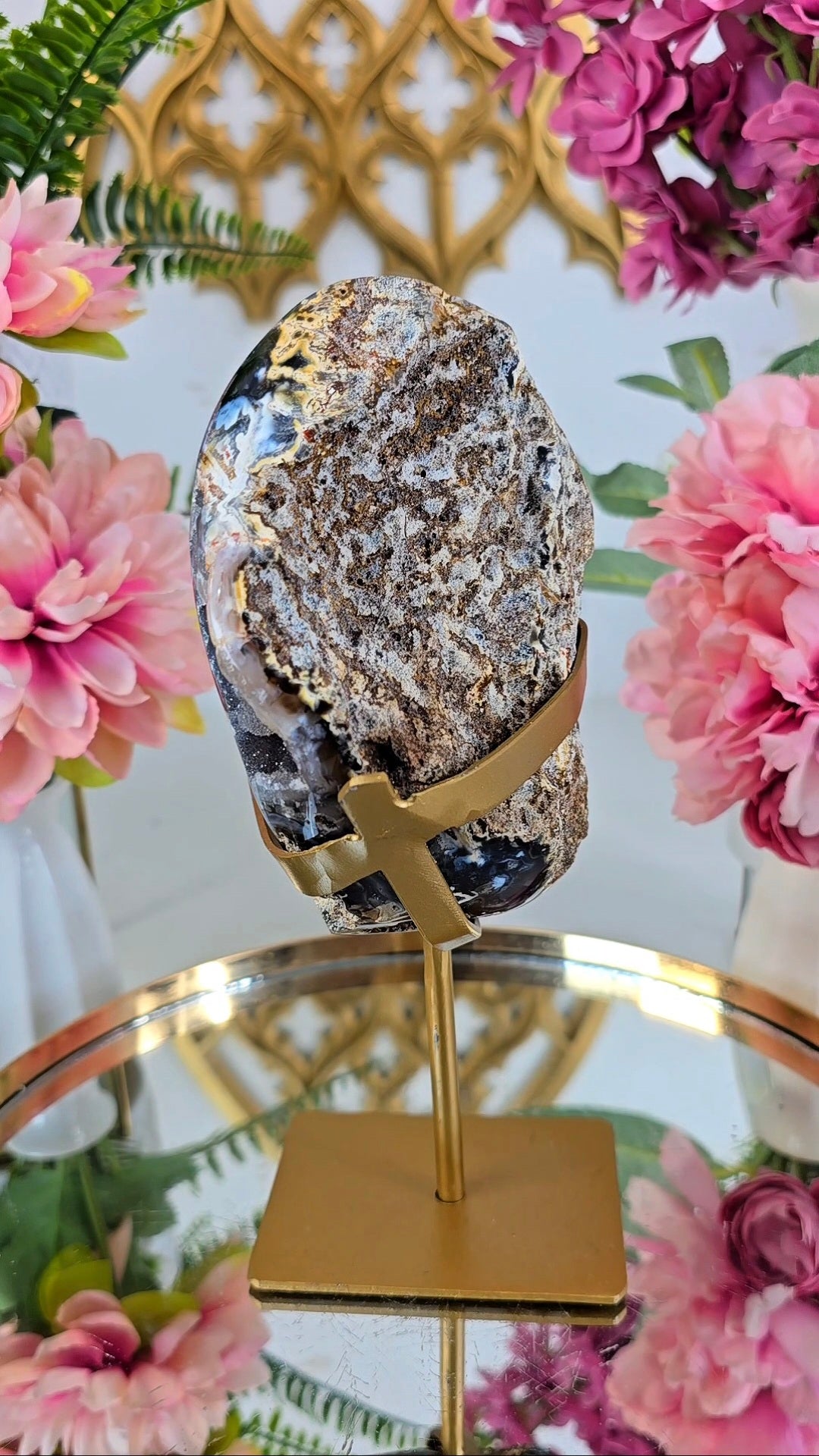 Druzy Agate / Chalcedony on Stand 04