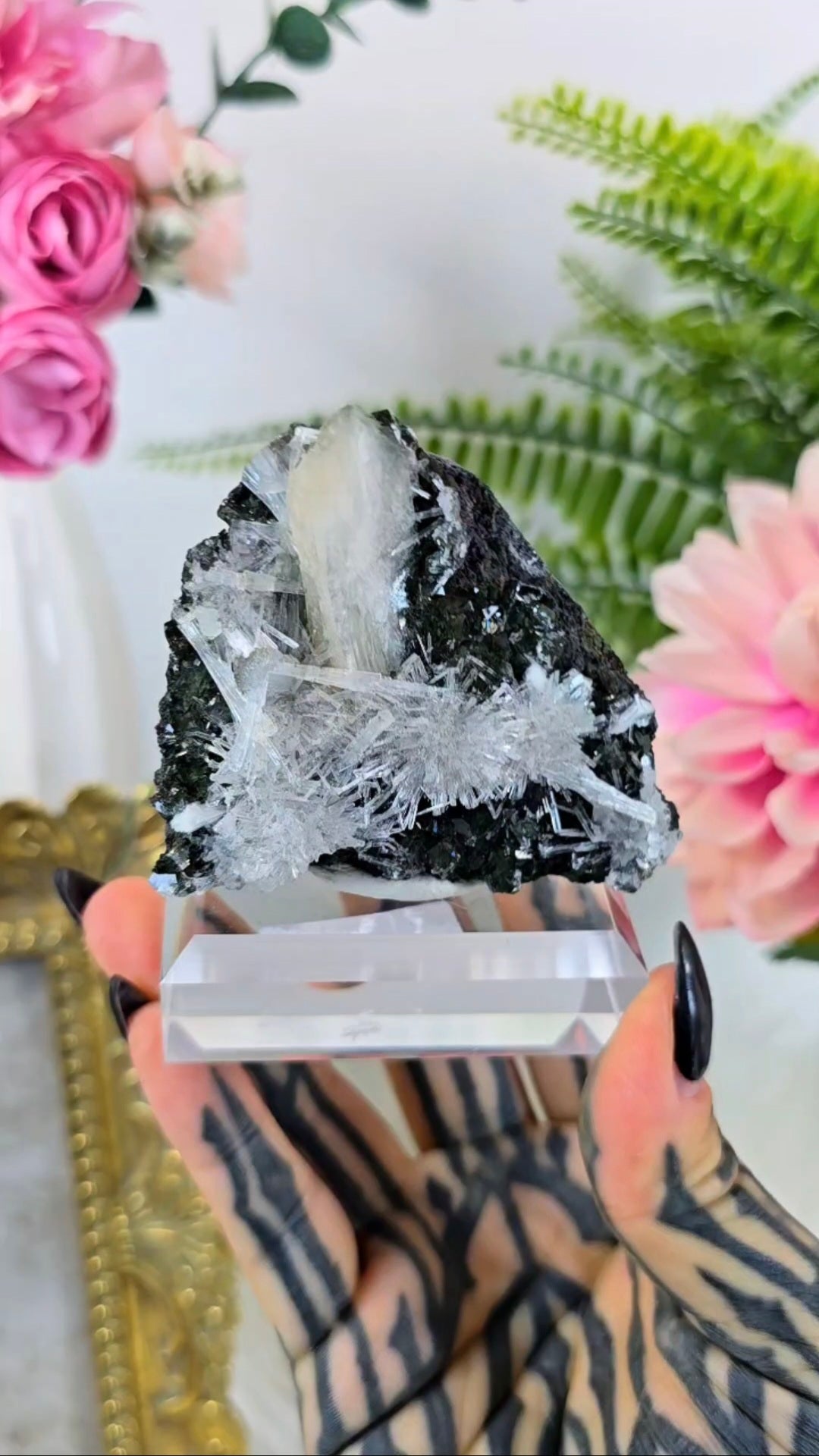 Green Apophyllite with Scolecite and Stilbite 03