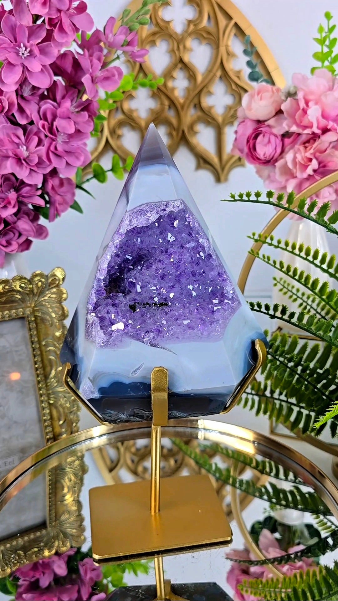 Druzy Agate / Amethyst "diamond shape" on stand on stand D13