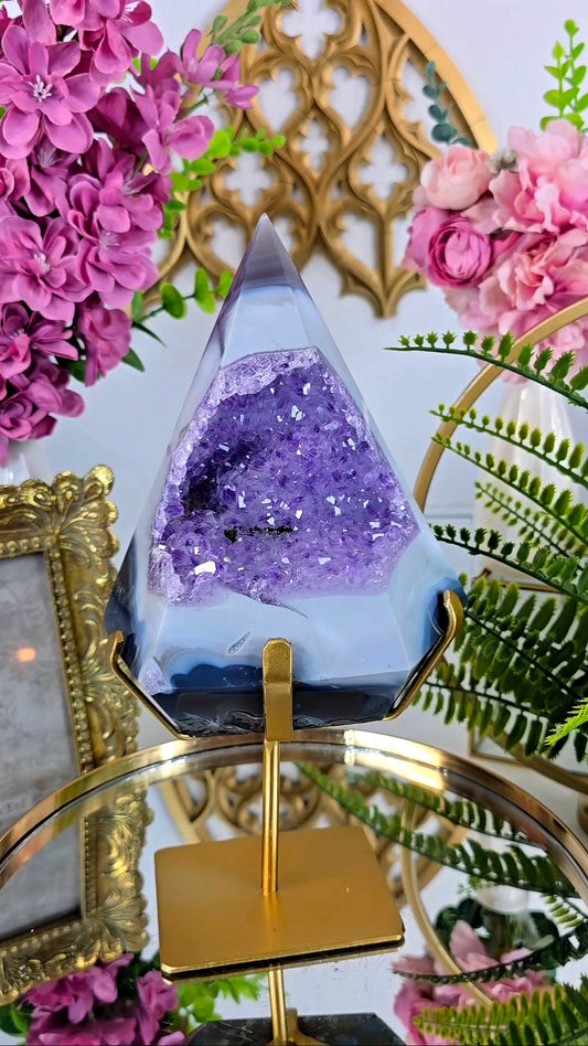 Druzy Agate / Amethyst "diamond shape" on stand on stand D13