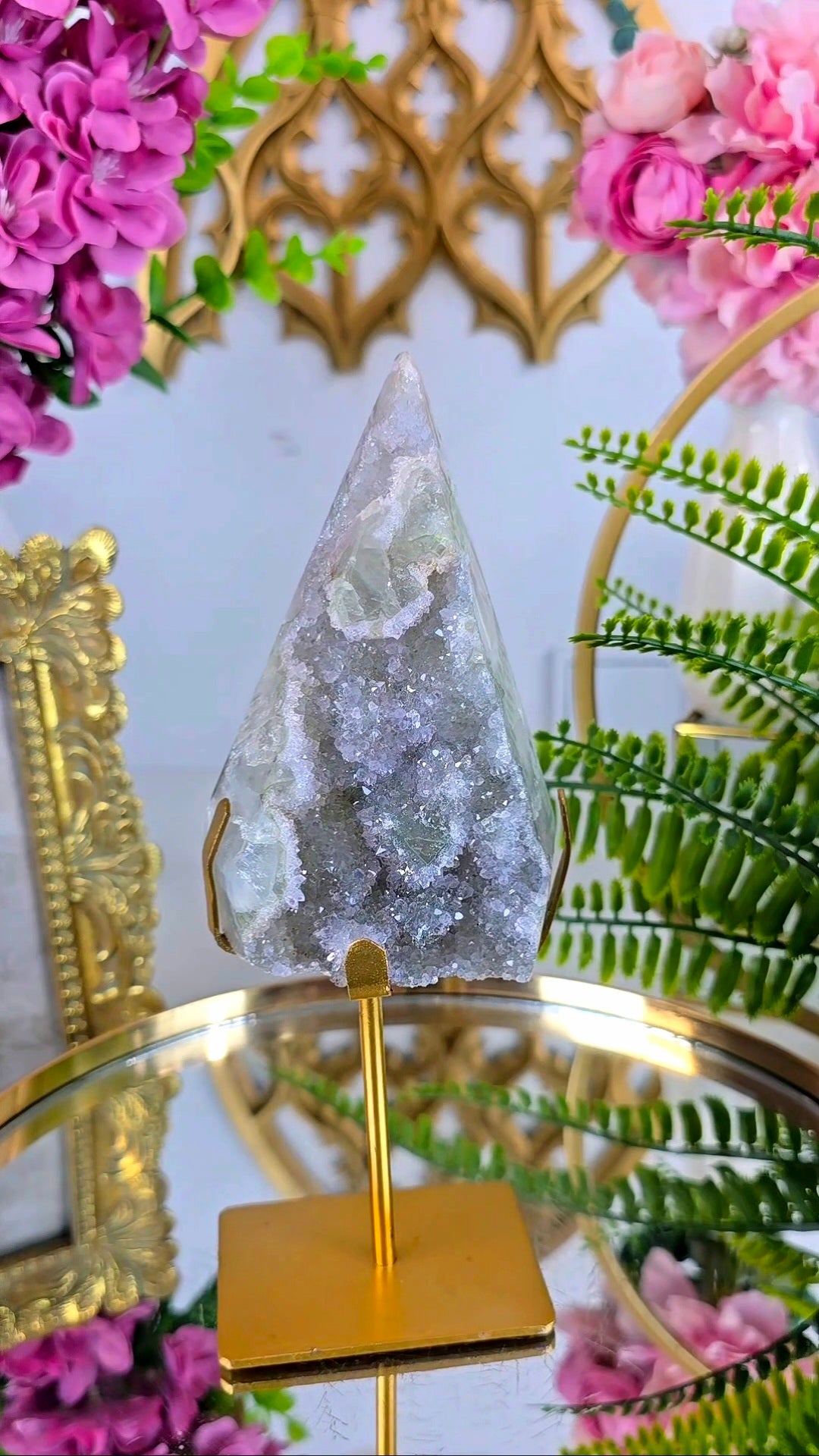 Druzy Agate / Quartz "diamond shape" on stand on stand D12