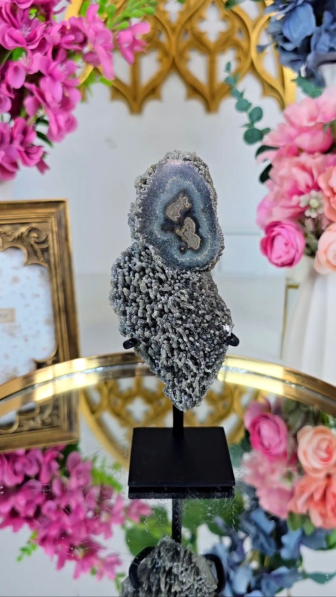 Agate / Chalcedony on Stand 261